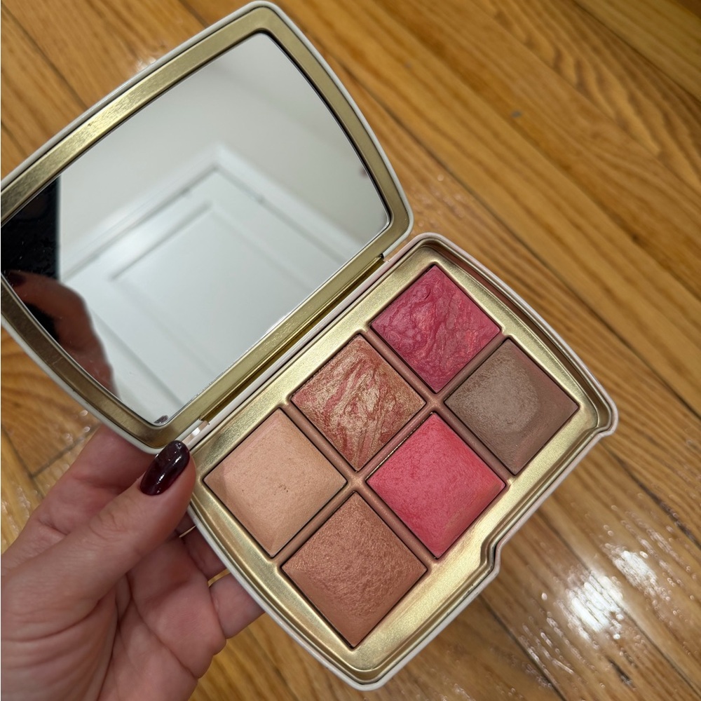 Hourglass Evil Eye ambient lighting palette